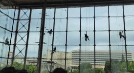 Haute voltige à Marseille Saint Charles.jpg