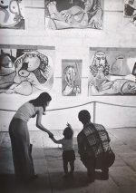 Bébé au musée.jpg