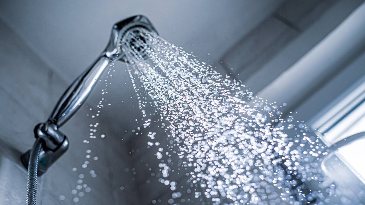 Budget des ménages combien coûte une douche de 8 minutes par jour