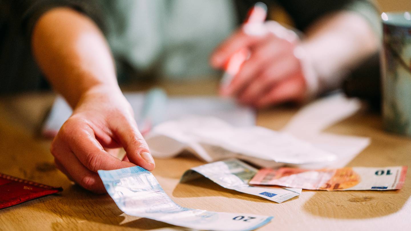 فرانسه در یگ قدمی توزیع کوپن غذا